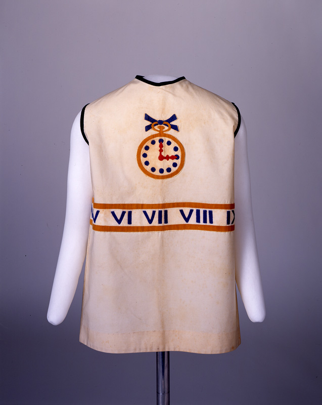 Smock with clock motif, n.d.
Cotton, Length 20 1/4 inches
Collection of the Portas family Cat. 70