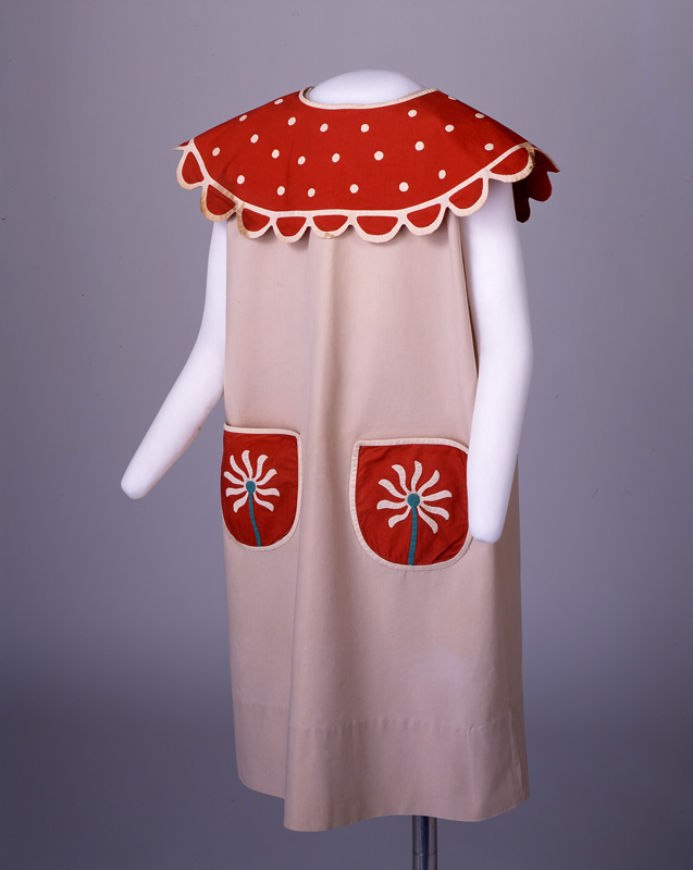 Dress with collar and daisy pockets, n.d.
Cotton, Length approx. 27 1/2 inches
Collection of the Portas family Cat. 69