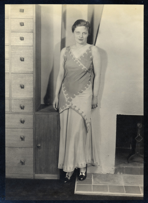 Unidentified photographer
Actress Dorothy Peterson modeling dress by Mariska Karasz, ca. 1930 Cat. 34