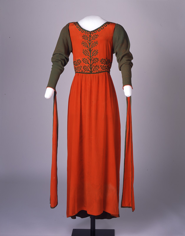 Dress. ca 1930 Silk with zipper, length approx. 53 inches Cat. 5
